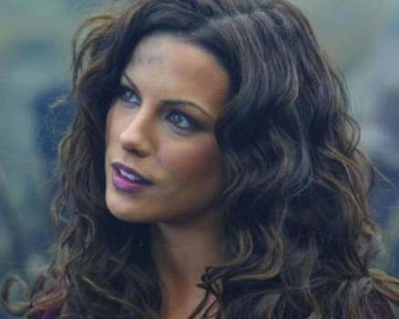 Kate Beckinsale kamera karşısında