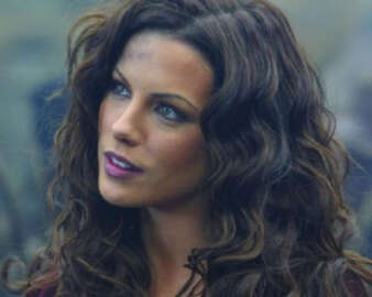 Kate Beckinsale kamera karşısında