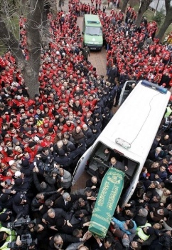 Erbakan son yolculuğuna uğurlanıyor