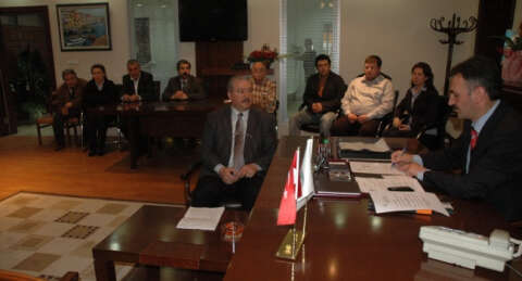 Refik Yılmaz koltuğa oturdu