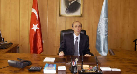 Kamil Dilek rektörlük koltuğuna oturdu