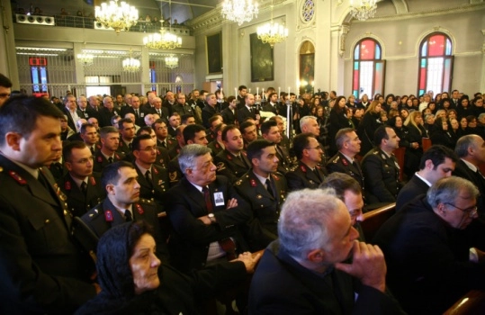 Ermeni şehide kiliseden veda