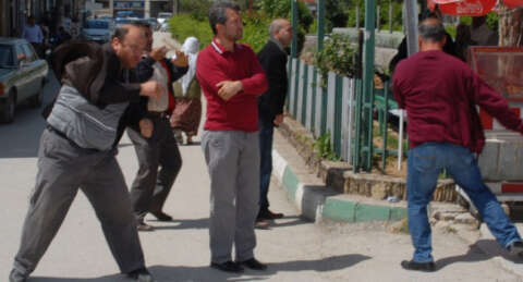 Deniz Baykal'a yumurtalı saldırı