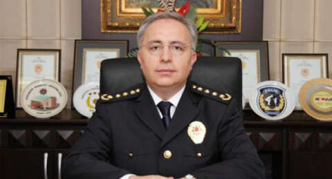 Halil Yılmaz'ın aracı ayıya çarptı!