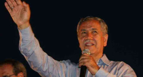 Arınç'a Twitter'da 'şampanya' patlattılar!