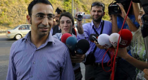 Apo vekillerin protestosunu destekliyor