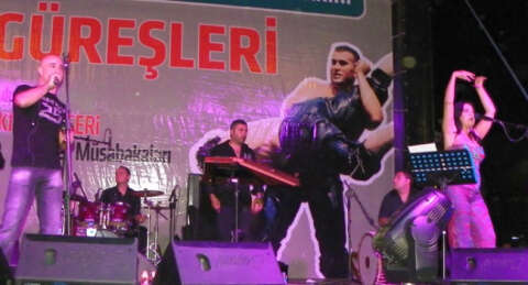 Yeşim Salkım hayranlarını coşturdu