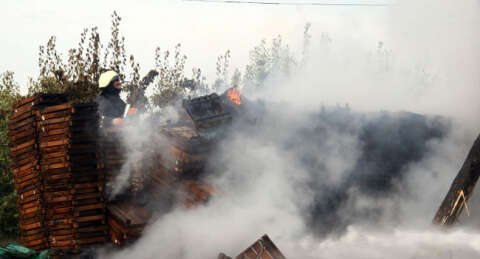 İtfaiye eri kendini tehlikeye attı