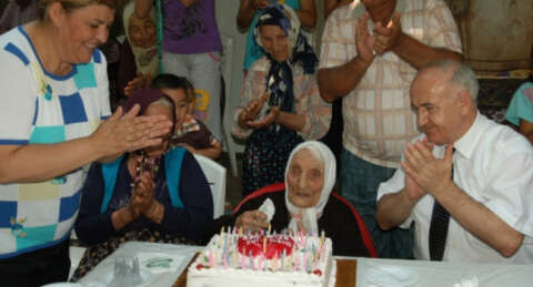 118. yaşını partiyle kutladı