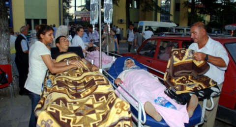 Hastanede deprem tahliyesi