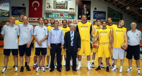 12 'dev adam' İtalya yolcusu