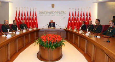 Tutuklu generallere 'uzatma' formülü