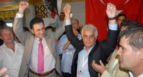 Akdoğan 3 oy farkla yeniden CHP İl Başkanı