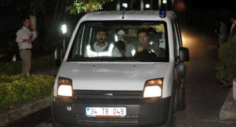 Avukatlar belgeleri inceliyor