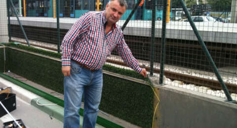 Metro duvarında halı saha maçına buyurun!