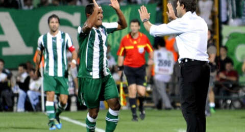 Timsah Anderletch'e boyun eğdi