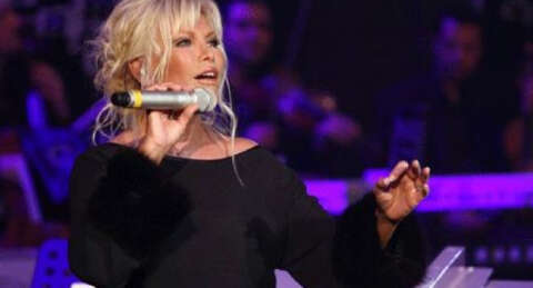 Ajda Pekkan'ın iki şarkısına AKP yasağı