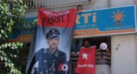 İşçi Partililer AK Parti binasını işgal etti