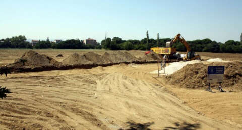 Asırlık okulun arazisinde neler oluyor?