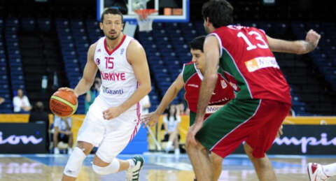 12 Dev Adam'ın ilk maçı galibiyetle bitti