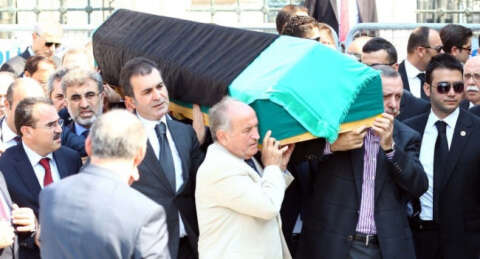 Başbakan Erdoğan annesini uğurluyor!