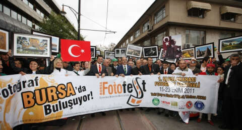 'Fotofest 2011' festival yürüyüşüyle başladı