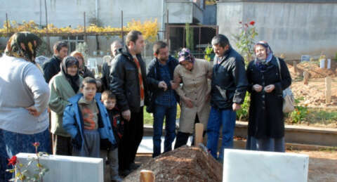 İrem kardeşinin yanına defnedildi