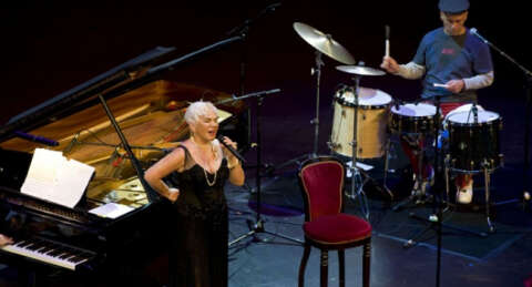 Sezen Aksu Boğaz'da yeni konak aldı