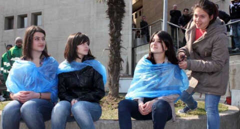 Öğrenciler cezaya inat yine saçlarını kesti