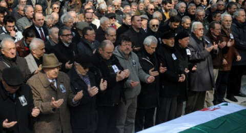 Şükrü Akmansoy son yolculuğuna uğurlandı