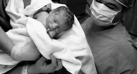 Canlı yayında sansürsüz doğum şok etti!