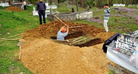 Umutlar tükendi, mezar yerleri kazılıyor!