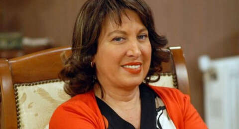 Oya Başar'ı dolandırdılar