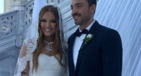 Demet Akalın evlendi