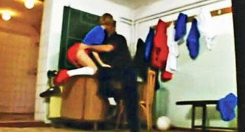 Parasız kalan futbolcular porno filmde oynadı!