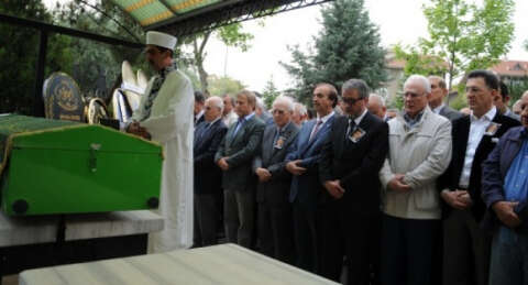 Necati Akgün son yolculuğuna uğurlandı