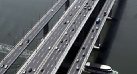 Haliç Köprüsü'nün orta şeridi ayrıldı