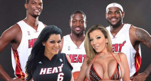 İki porno yıldızı takipçilerine oral seks vaat edince Twitter karıştı!