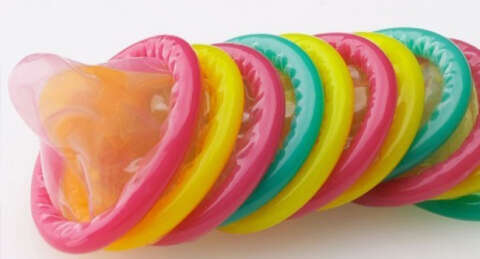 Prezervatif kullanmayı bilmeyen erkekler varmış!