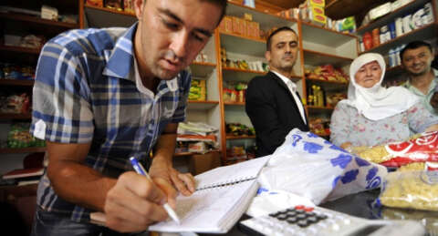 Yenişehirli gençlerden esnafa destek