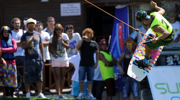 Su kayağı şampiyonasından renkli görüntüler