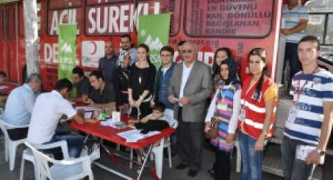 Gençler, kan vererek bin 500 kişiye umut oldu