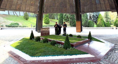 Turgut Özal'ın mezarı yeniden ziyarete açıldı