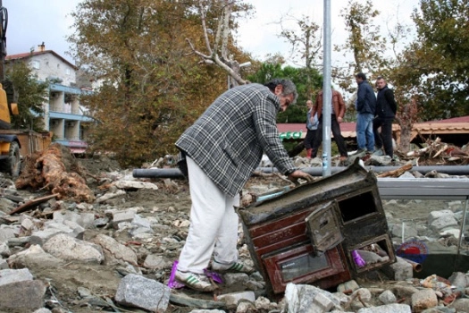 Şiddetli yağış Balıkesir'de afet oldu