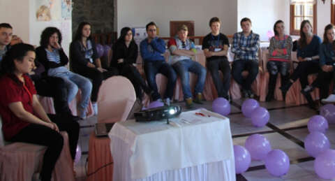 Gençler sosyal medyayı tartışıyor