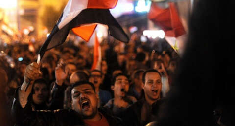 Mısır'da muhalifler Mursi'yi devirmekte kararlı