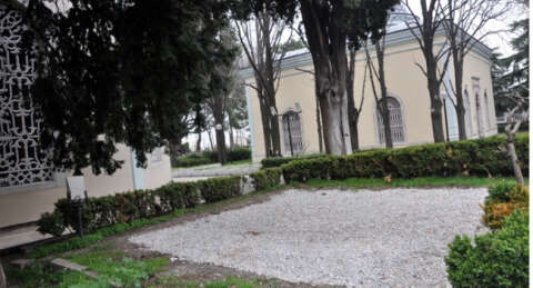 Şehitler Anıtı'nın altında şeyhülislam mezarı varmış