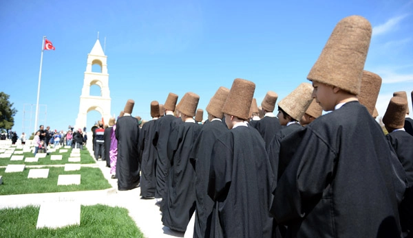 Gelibolu'da Mevlevi yürüyüşü