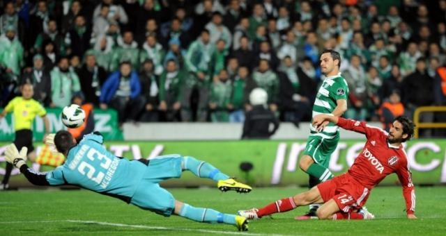 Bursaspor Beşiktaş'ı 3-0 mağlup etti
