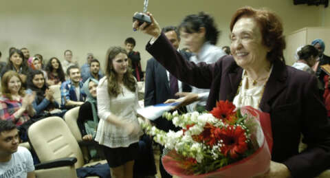 Gülten Dayıoğlu'ndan öğretmen adaylarına tavsiyeler